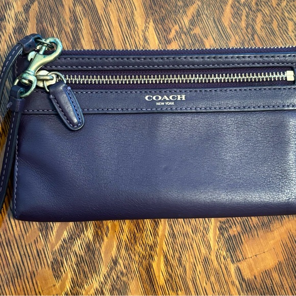 Coach Handbags - Coach leather wristlet wallet